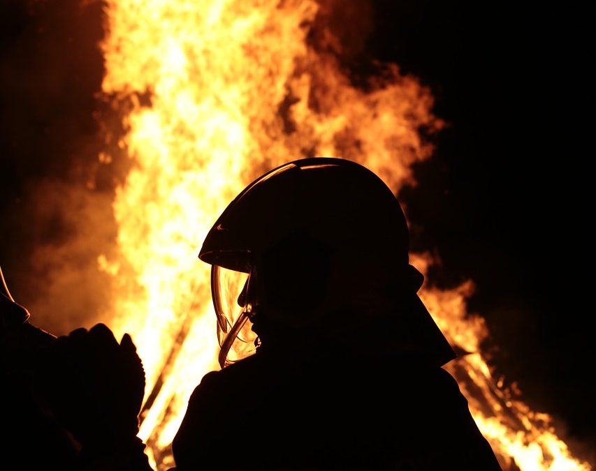 Dinas Damkar Tana Tidung Selamatkan Korban di Kebun Warga